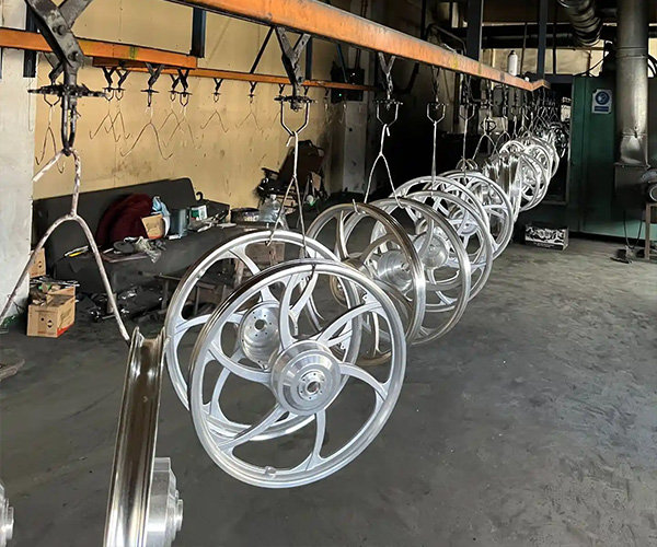 Wheel hub painting line